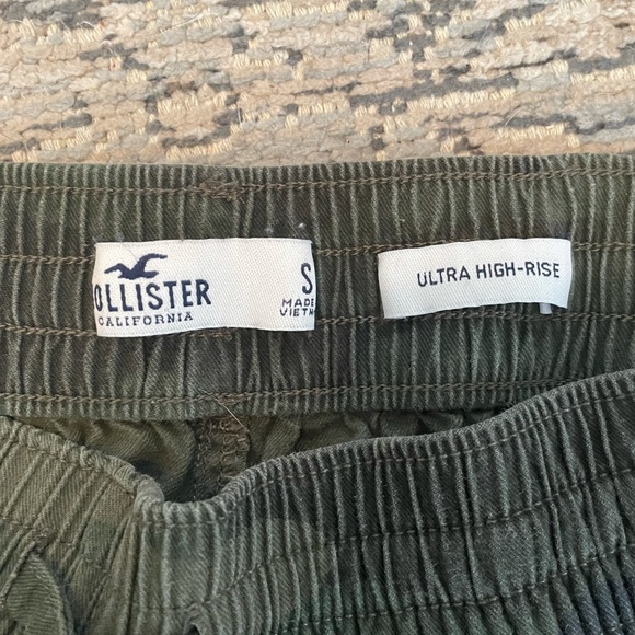 Hollister Camouflaged Pants || size small - Picture 3 of 3